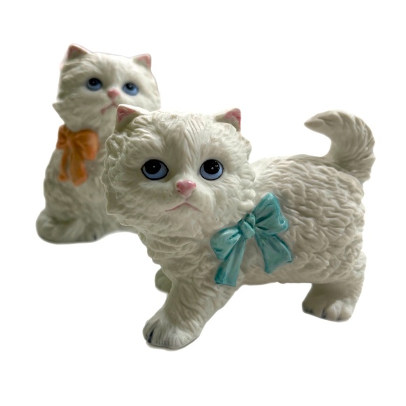 Vintage Homeco Ceramic fluffy white Kittens with blue eyes and bows - Picture 4 of 6